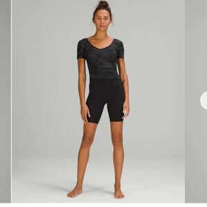 Lululemon Align T-Shirt V Neck Heritage 365 Camo Deep Coal Multi Black Size 8